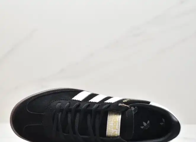 hype Adidas Sneakers