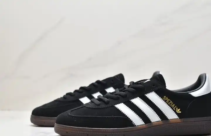 hype Adidas Sneakers