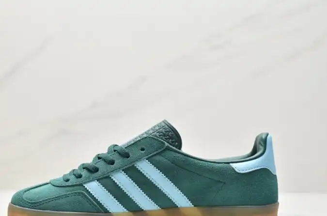 hype Adidas Sneakers