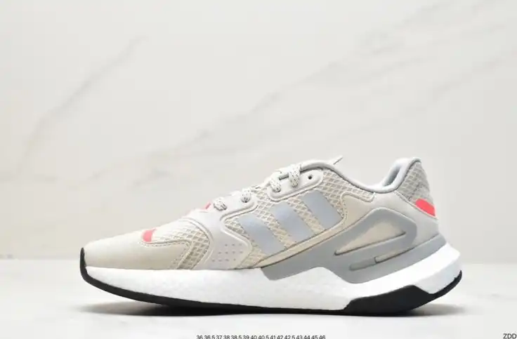 hype Adidas Sneakers