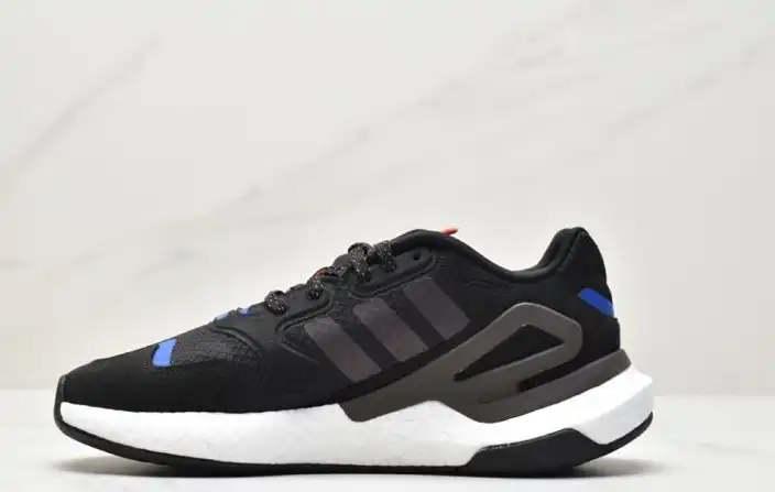 hype Adidas Sneakers