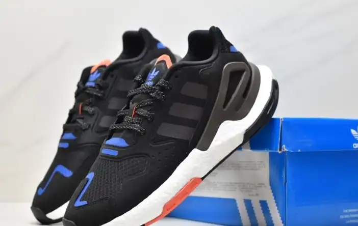 hype Adidas Sneakers