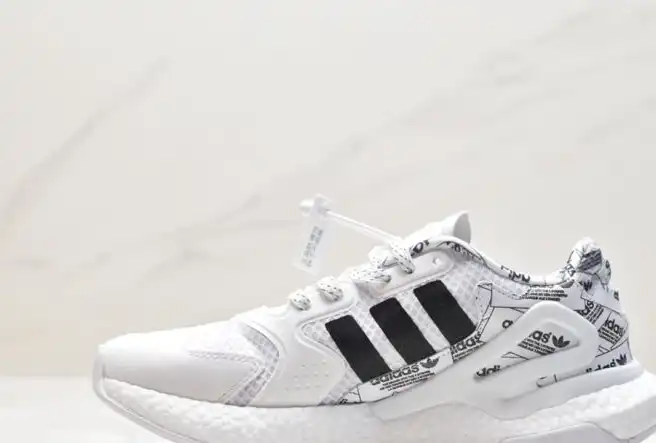 hype Adidas Sneakers