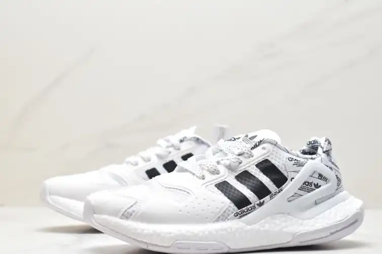 hype Adidas Sneakers