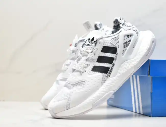 hype Adidas Sneakers