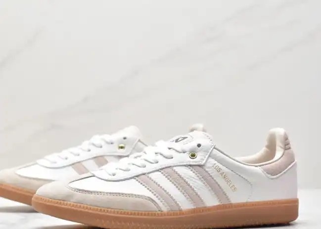 hype Adidas Sneakers