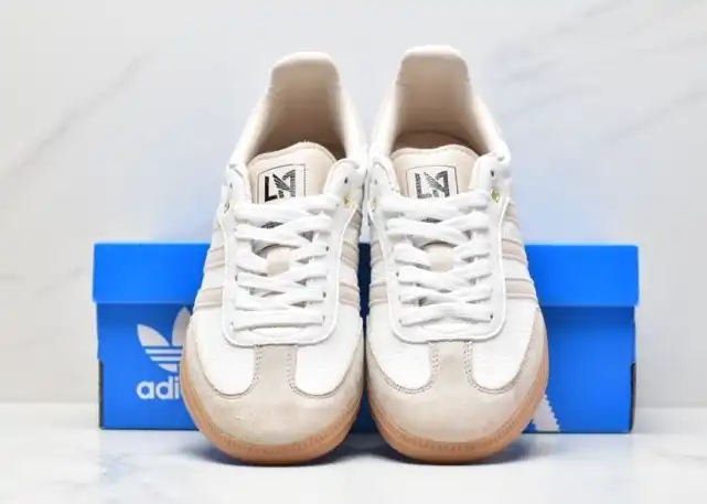 hype Adidas Sneakers