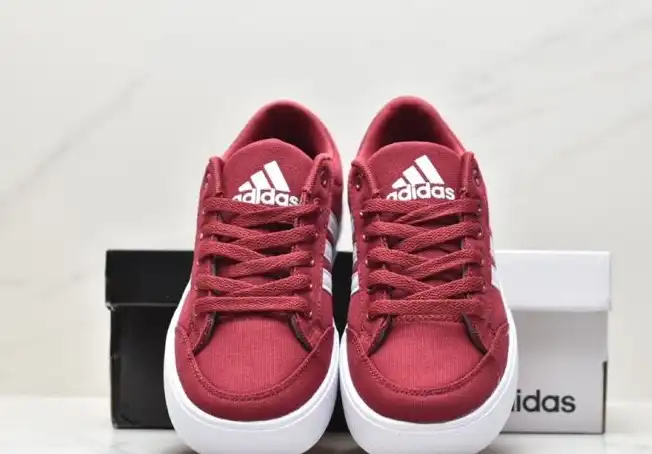 hype Adidas Sneakers