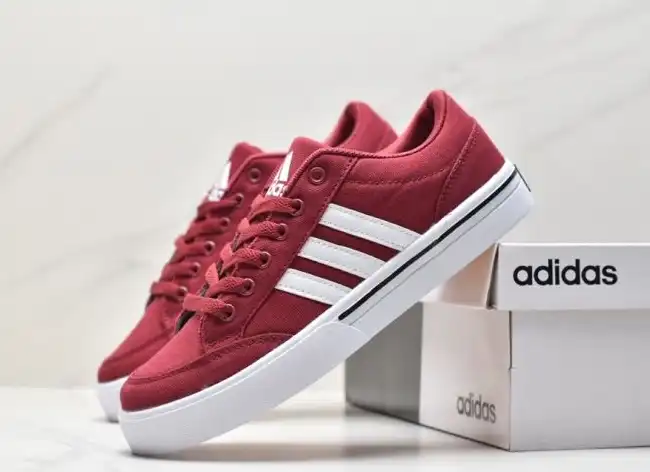 hype Adidas Sneakers