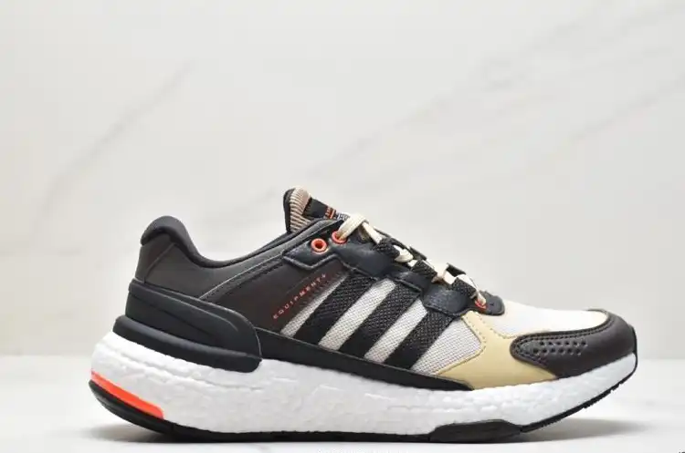 hype Adidas Sneakers