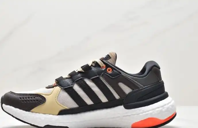 hype Adidas Sneakers