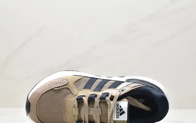 hype Adidas Sneakers