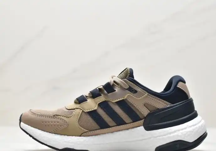 hype Adidas Sneakers