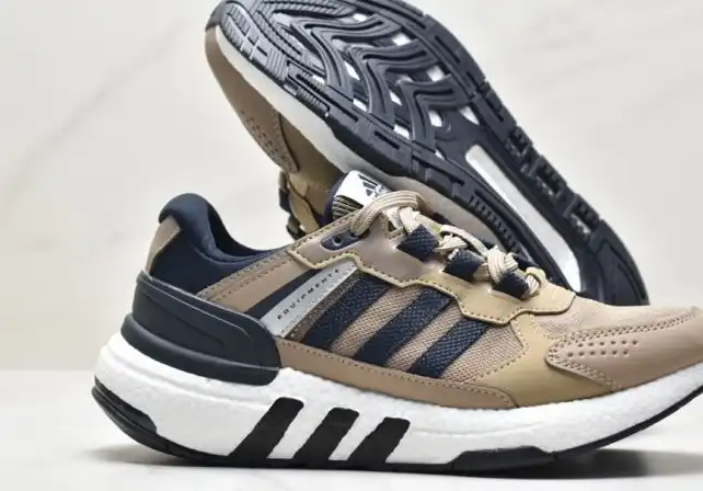 hype Adidas Sneakers