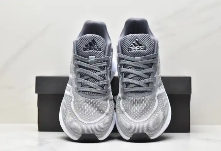 hype Adidas Sneakers