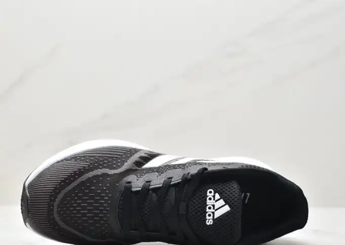 hype Adidas Sneakers