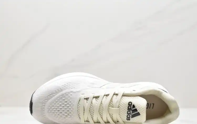 hype Adidas Sneakers