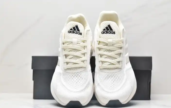 hype Adidas Sneakers