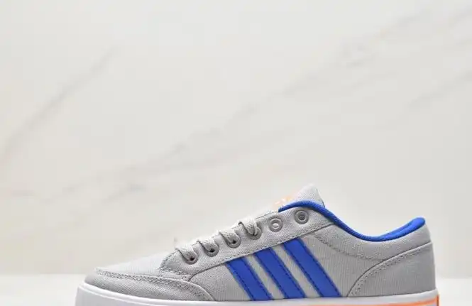 hype Adidas Sneakers