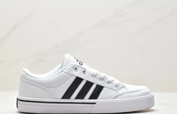 hype Adidas Sneakers