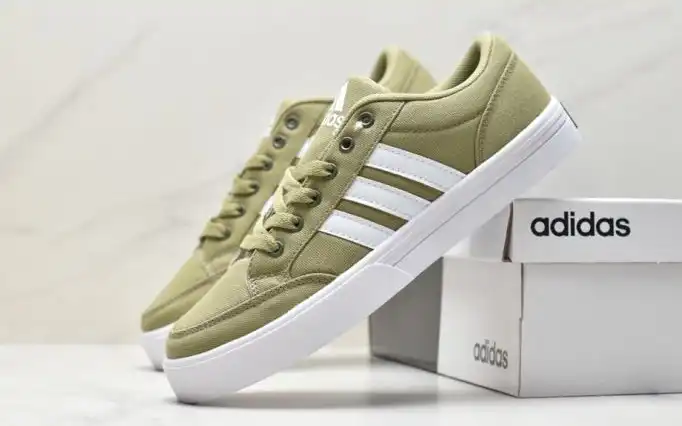 hype Adidas Sneakers