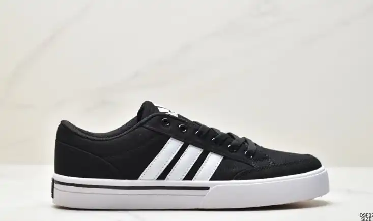 hype Adidas Sneakers