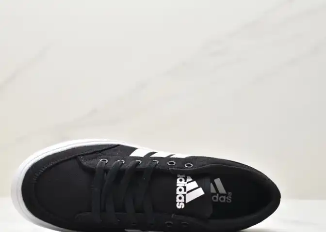 hype Adidas Sneakers