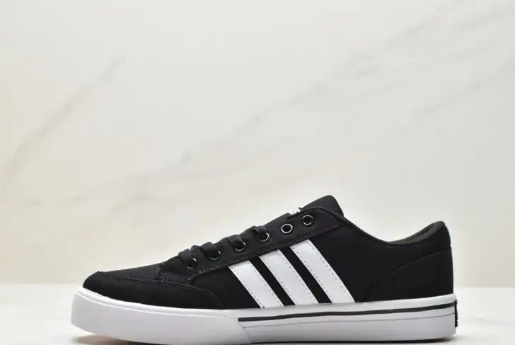 hype Adidas Sneakers