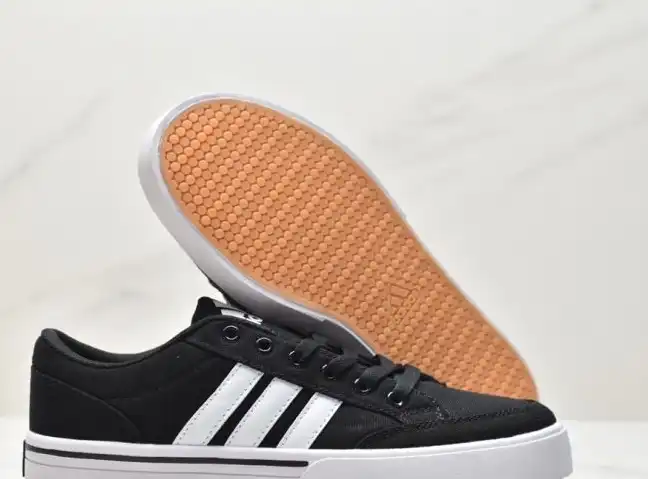 hype Adidas Sneakers