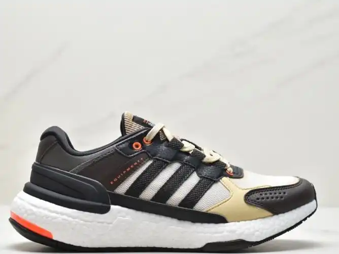 hype Adidas Sneakers