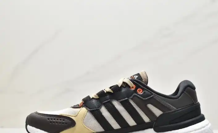 hype Adidas Sneakers