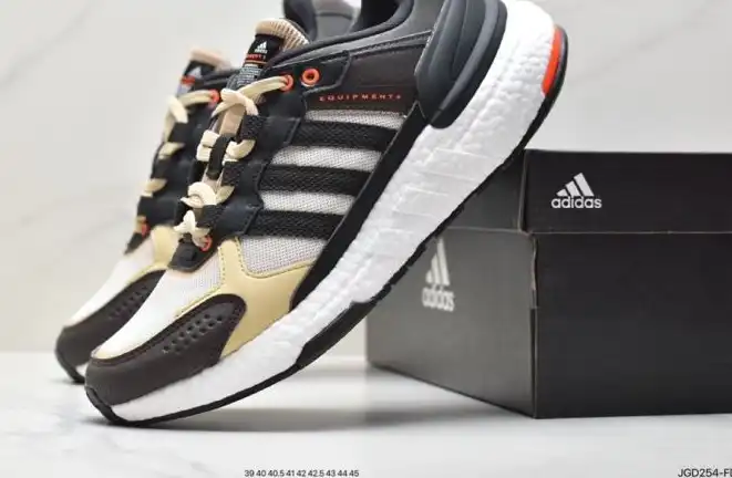 hype Adidas Sneakers