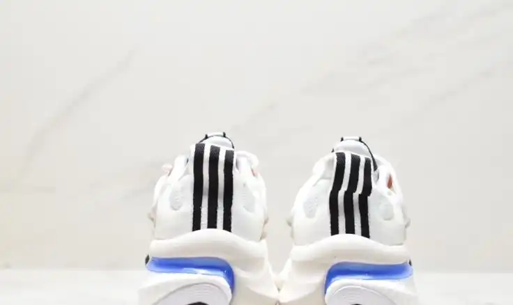 hype Adidas Sneakers