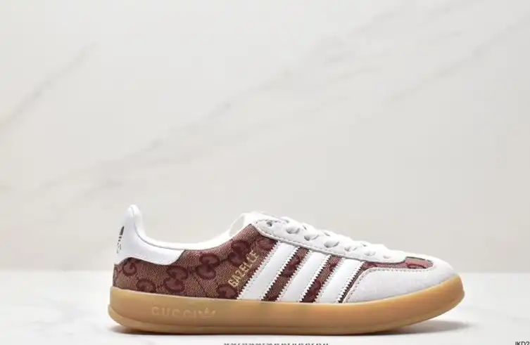 hype Adidas Sneakers