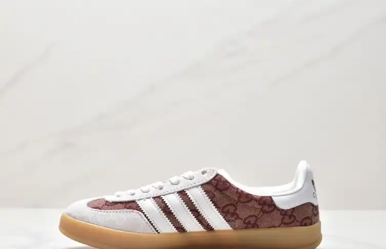 hype Adidas Sneakers