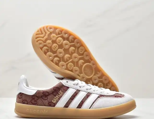 hype Adidas Sneakers