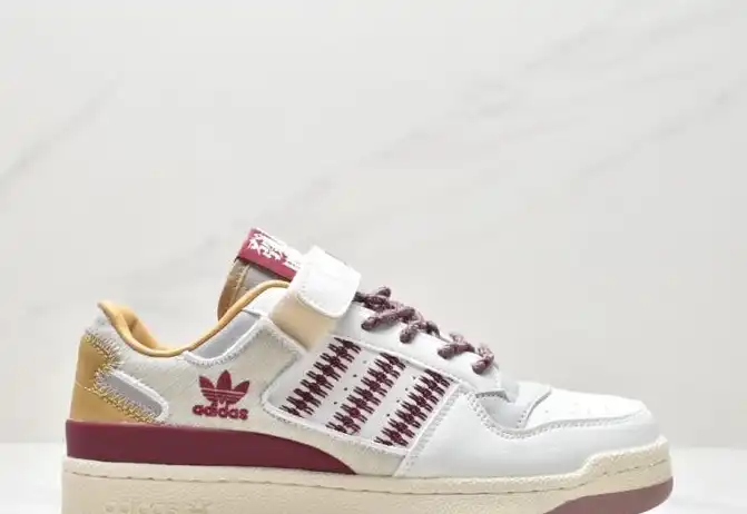 hype Adidas Sneakers