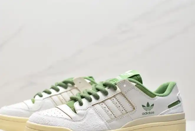 hype Adidas Sneakers