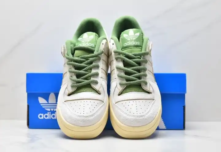 hype Adidas Sneakers