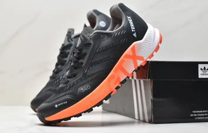 hype Adidas Sneakers