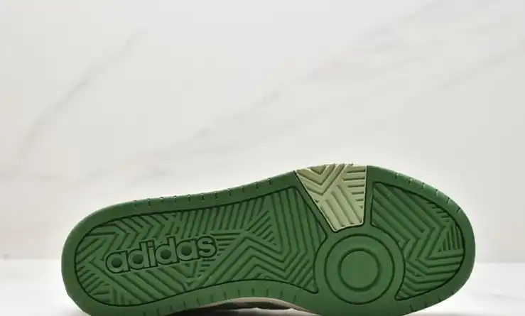 hype Adidas Sneakers