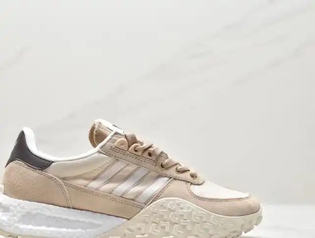 hype Adidas Sneakers