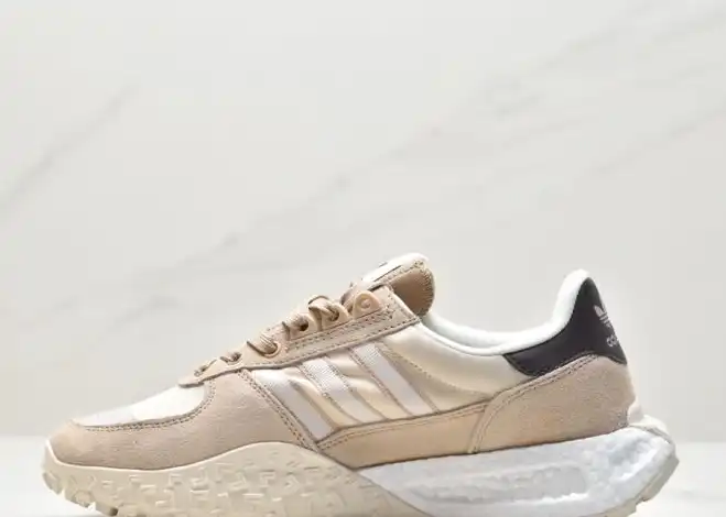 hype Adidas Sneakers