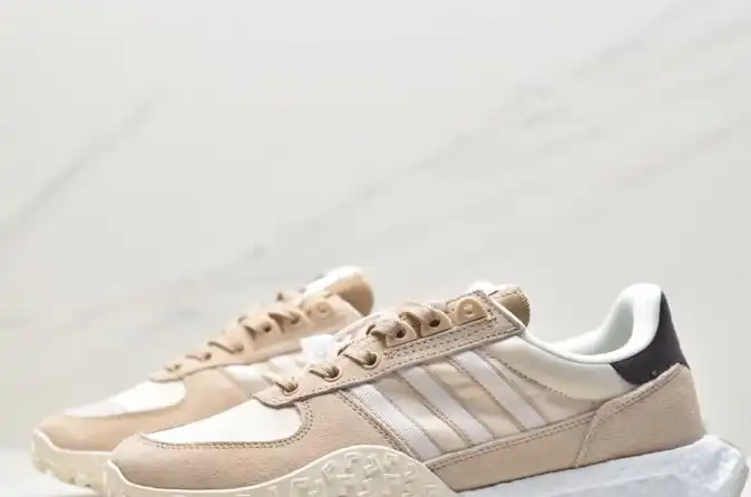 hype Adidas Sneakers