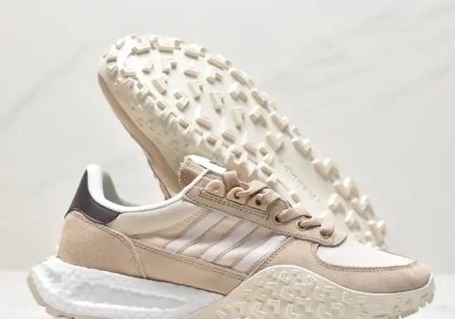 hype Adidas Sneakers