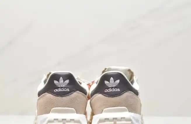 hype Adidas Sneakers