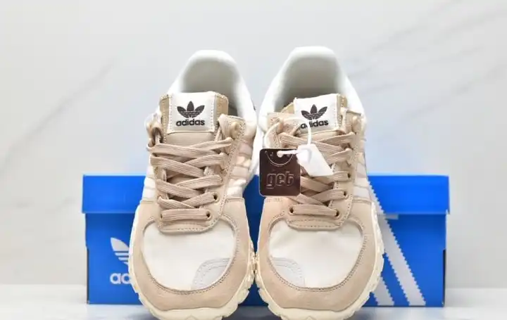 hype Adidas Sneakers