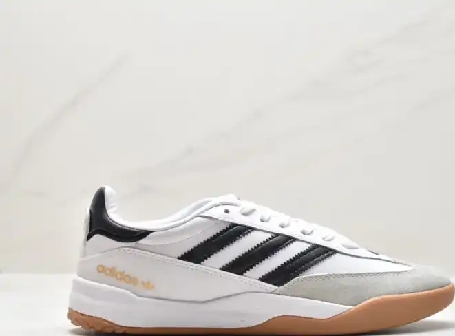 hype Adidas Sneakers