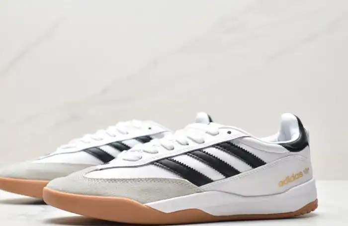 hype Adidas Sneakers