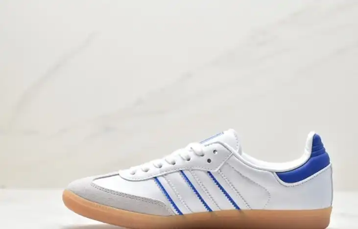 hype Adidas Sneakers